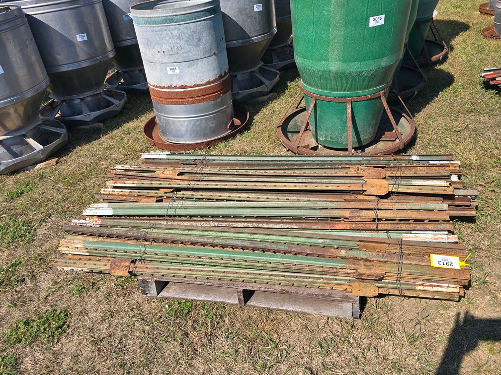 Approx (80) 6' & (30) 6 "s" T-Posts