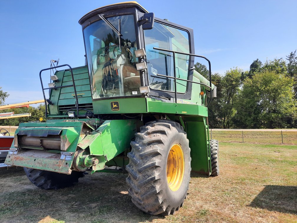 7720 John Deere Combine 
