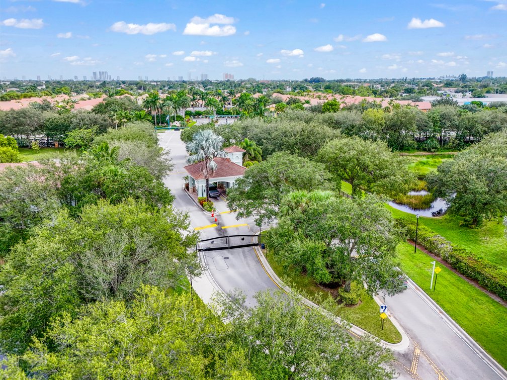 Image for Thousand Oaks Townhouse Riviera Beach, Online Auction, Palm Beach County
