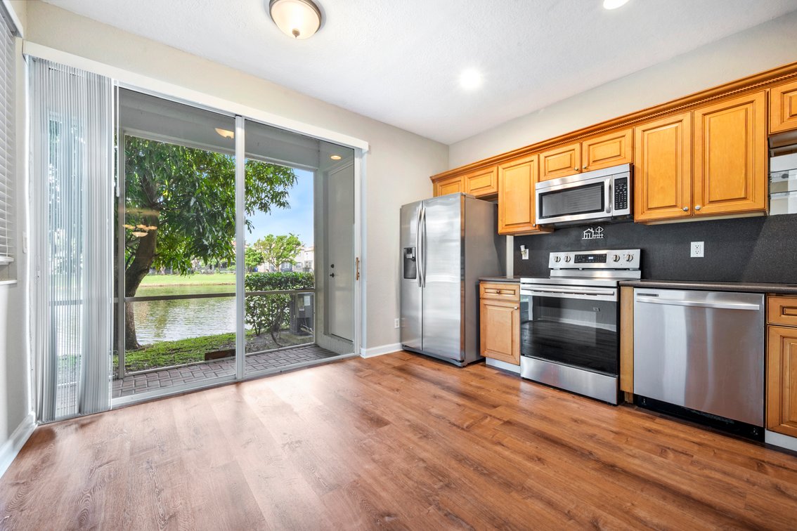 Image for Thousand Oaks Townhouse Riviera Beach, Online Auction, Palm Beach County