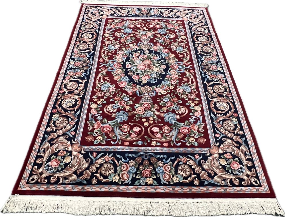 $4,490 Persian Design Wool Area Rug 6'0" x 9'0"