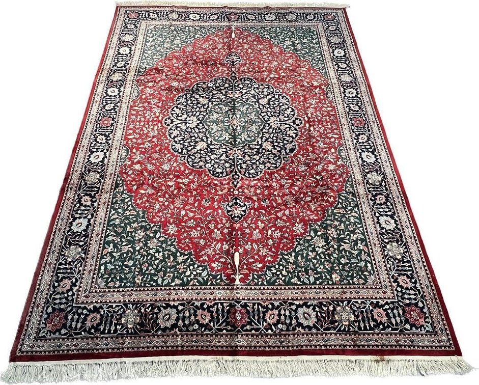$11,645 — Traditional Persian Design Wool Rug 10'0" x 14'0"