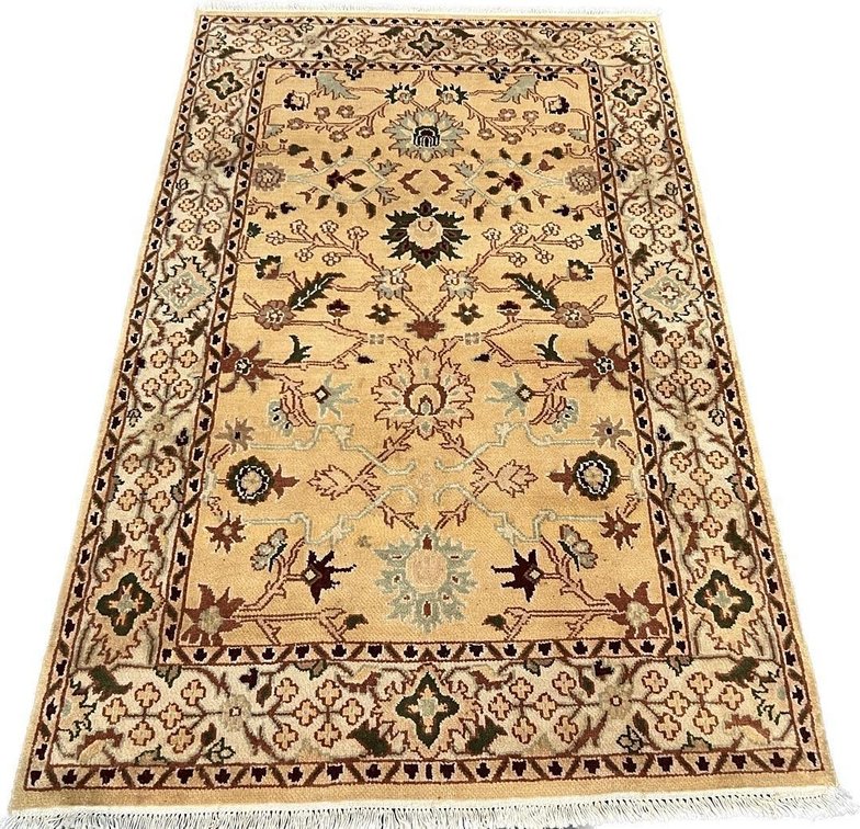 $1,280 — Agra Design Wool Area Rug 3'11" x 6'4"