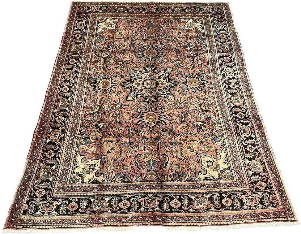 $5,290 — Persian Heriz Wool Rug 8'2" x 11'3"