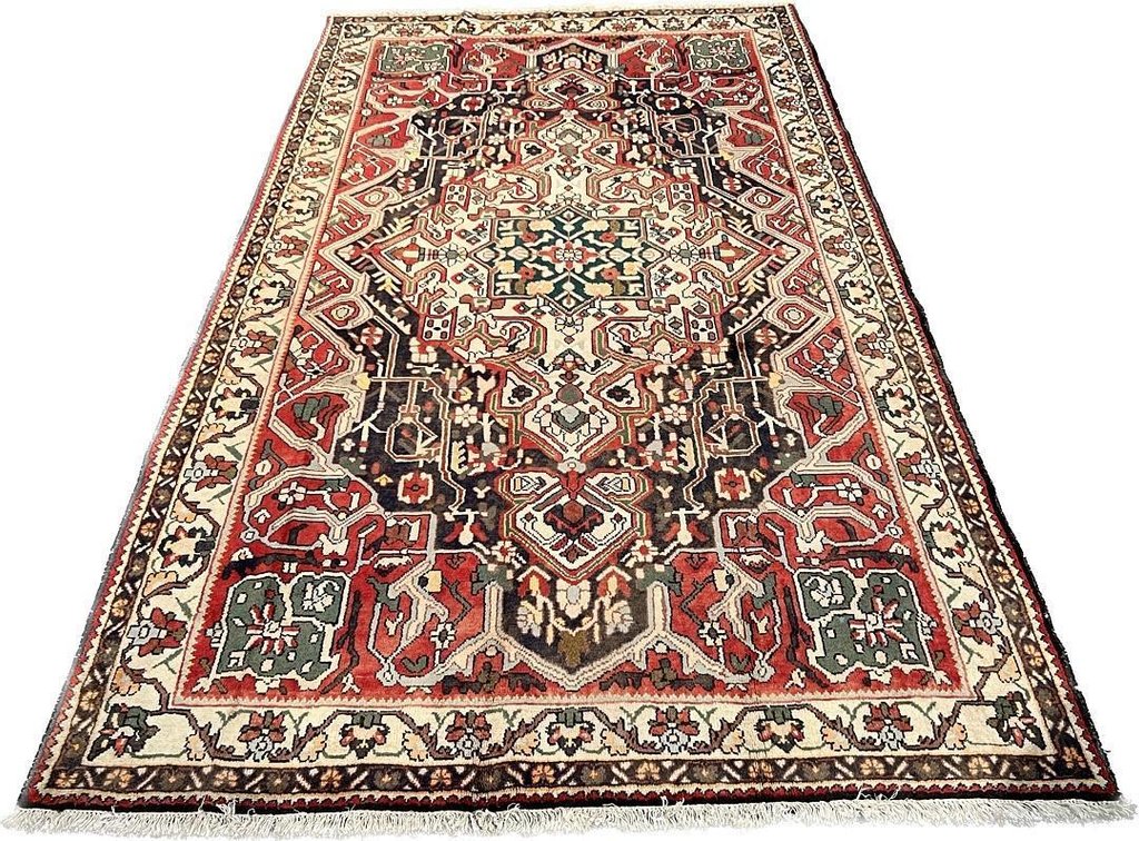 $1,995 Persian Hamedan Hand-Knotted Wool Rug — 5'6" x 9'5"