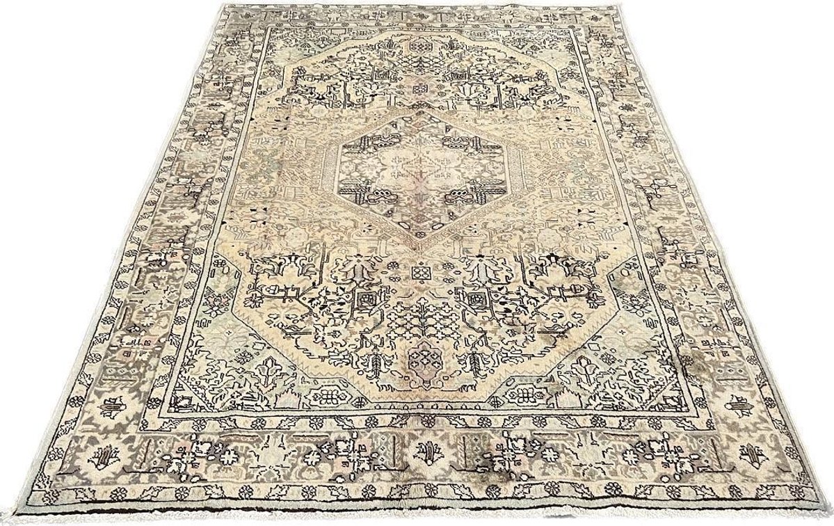 $7,450 Persian Tabriz Wool Rug 6'9" x 9'7"