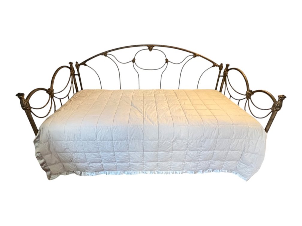 Hollywood Regency–Style Brass-Patinated Metal Daybed / Chaise with Swan-Form Finials, 42"