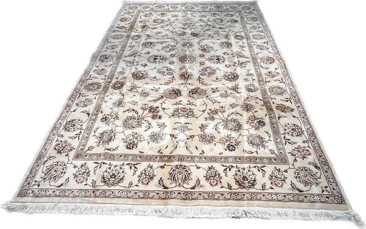 Tabriz Design Hand-Knotted Wool and Silk Area Rug, 5'9" x 8'9"