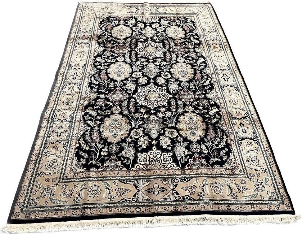 Kashan Design Hand-Knotted Wool and Silk Area Rug, 5'9" x 8'9"