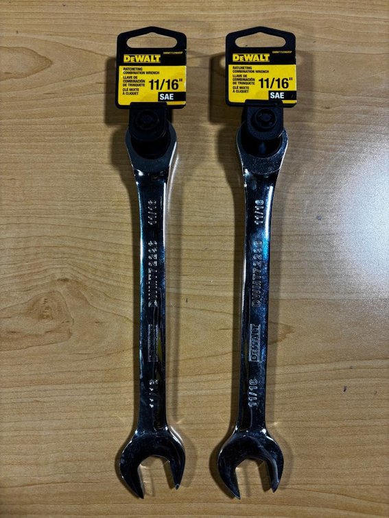 (2) DeWalt 11/16" Ratcheting Combination Wrenches