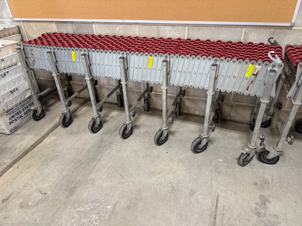 NestaFlex 226 Flexible Material Handing Expanding Roller Conveyor on Mobile Base, 14in Wide
