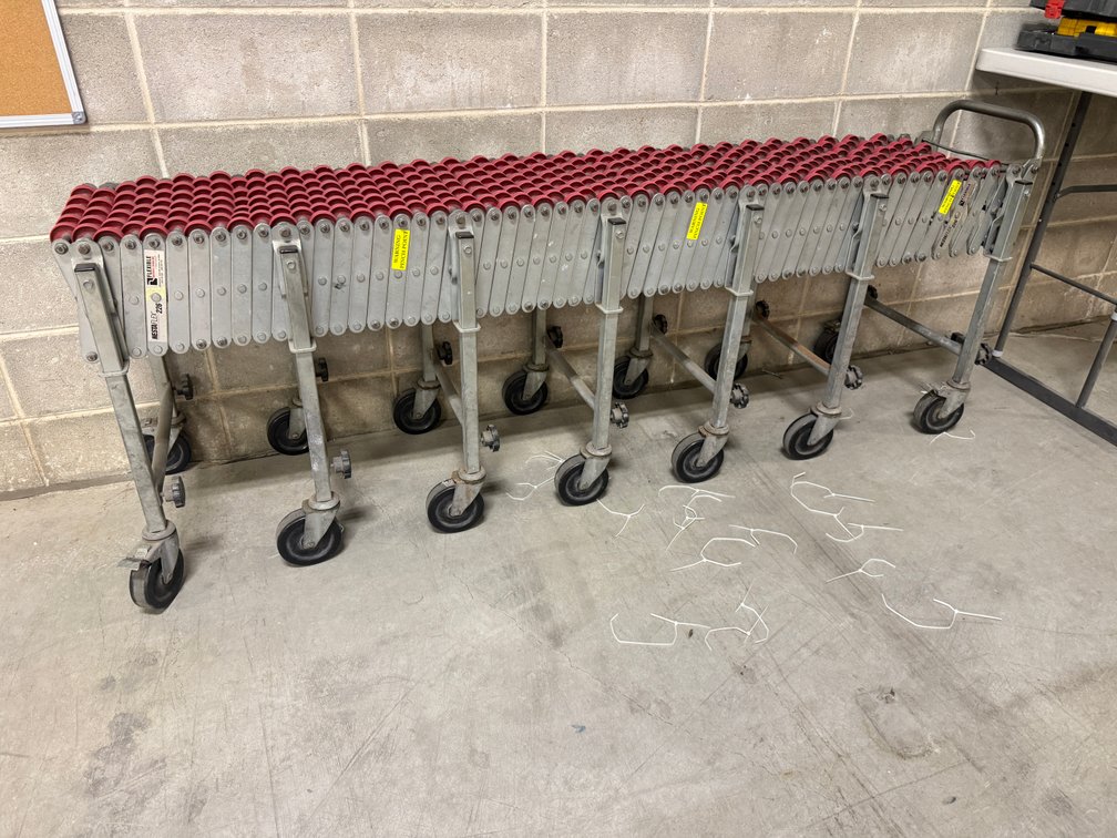 NestaFlex 226 Flexible Material Handing Expanding Roller Conveyor on Mobile Base, 14in Wide