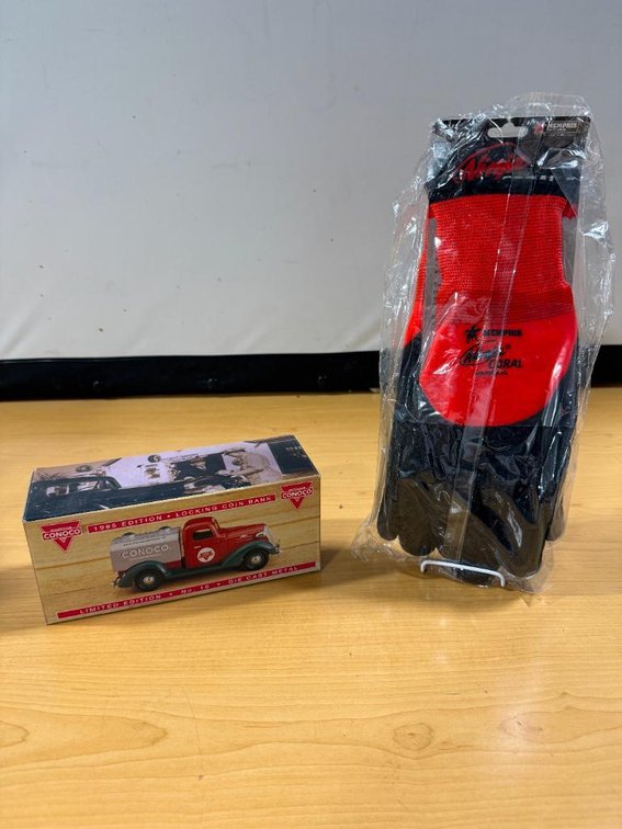 Lot of 2 New, Memphis Gloves Ninja Cora XXL Gloves, Conoco1937 Chevy Tanker Die-Cast Bank