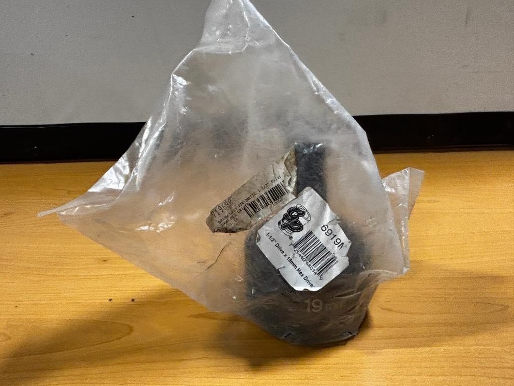 New, Pneumatic 1-1/2in Drive, 19mm Hex Driver Bit