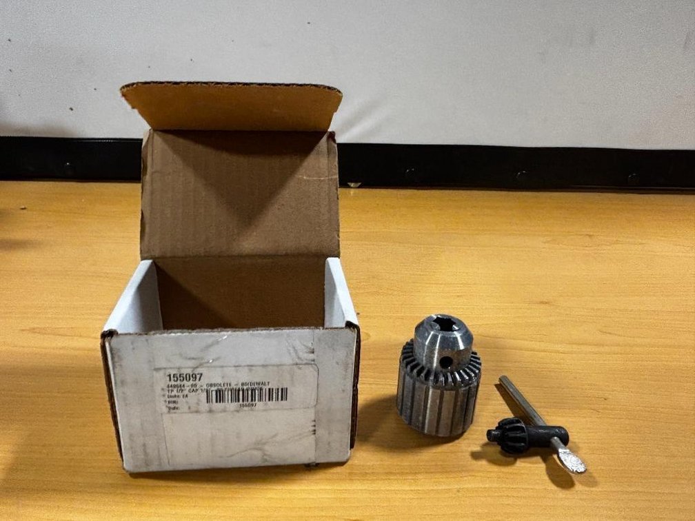 New, DeWalt/BD 1/2in Threaded Chuck w/ Key