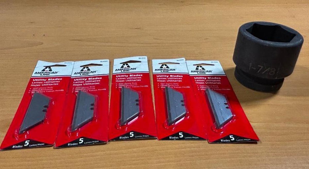 1-7/8in Impact Socket & 5 Packages of Razor Blades, 5/Pack 25 Blades