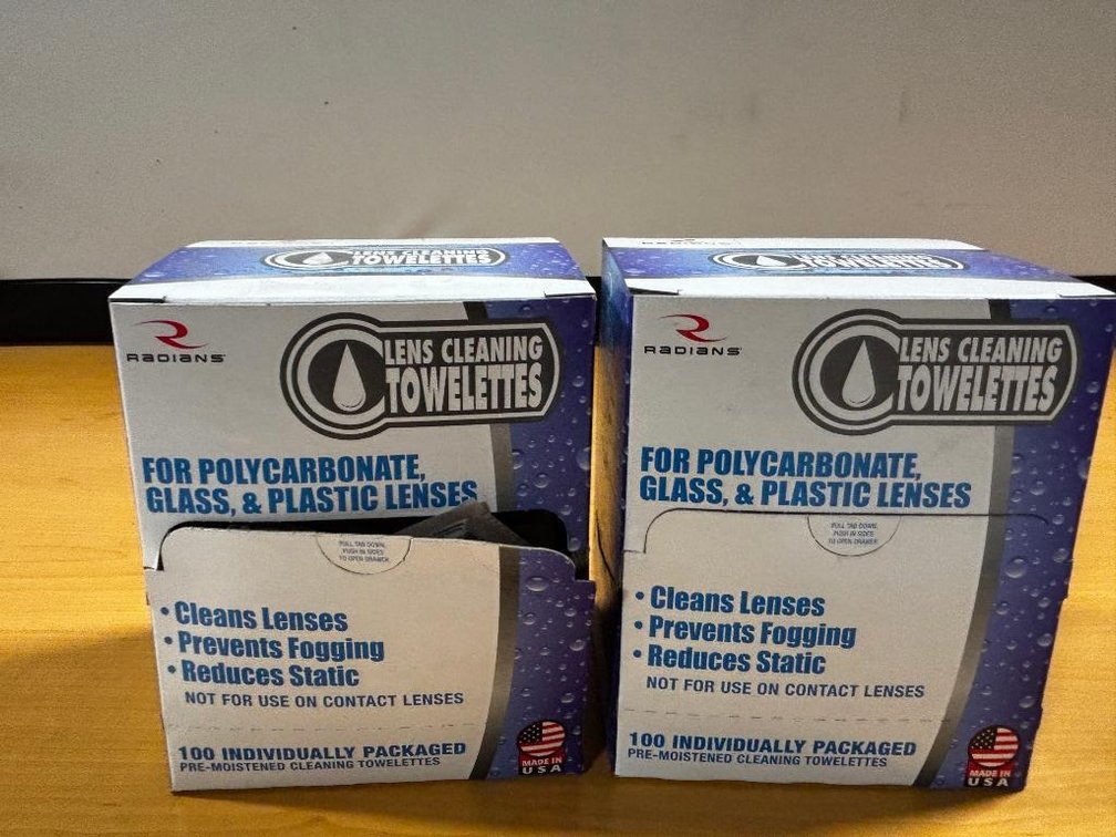 Two Cases of Radians Lens Cleaning Towelettes, 200 Total Wipes