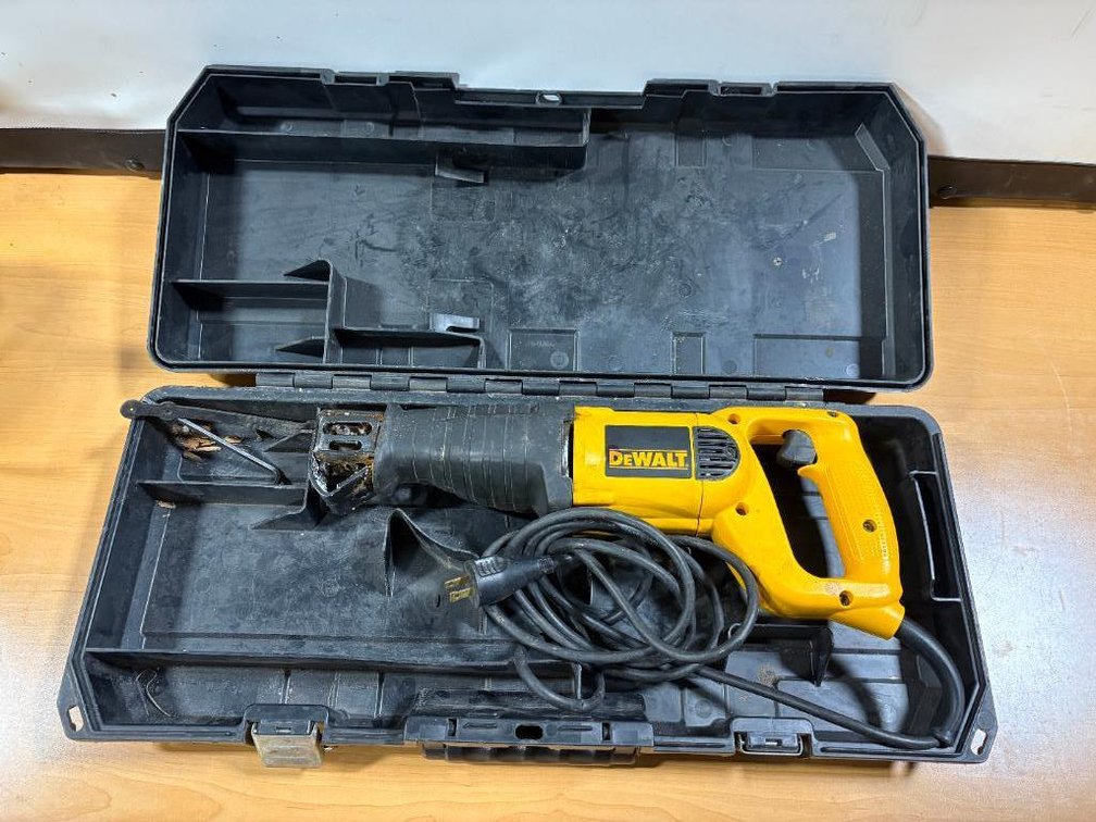 DeWalt Electric Sawzall w/ Orig. Hard Case