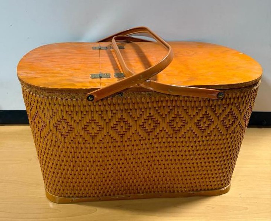 Picnic Basket w/ Tablecloth