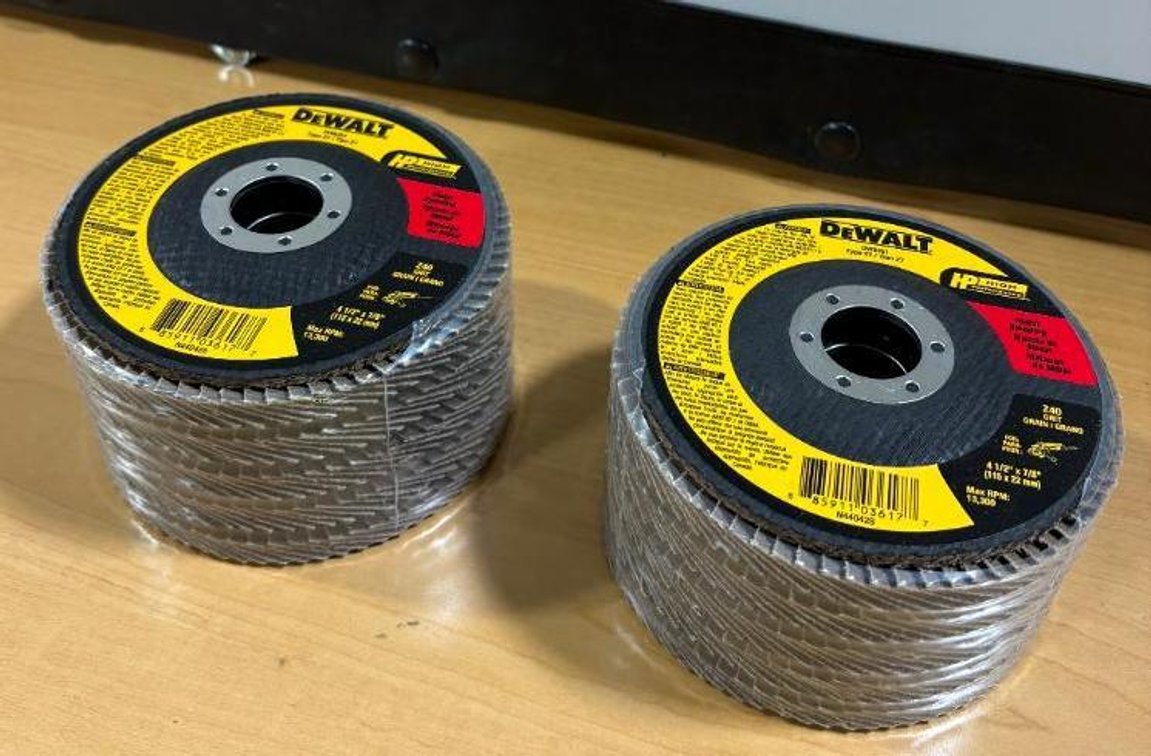 Case of 20, New, DeWalt DW8351 High Performance Metal Blending Flap Disc Cut-Off Wheels, 4-1/2in x 7/8in