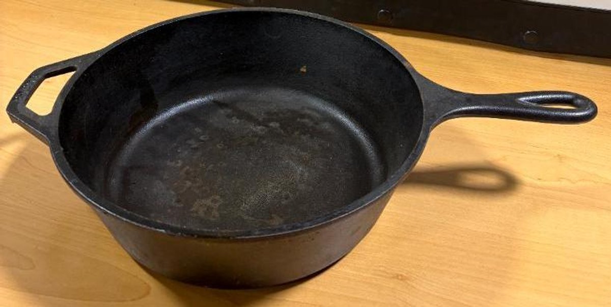 Lodge USA Cast Iron Skillet Pan, No. 2, USA 80F - 10 Inch