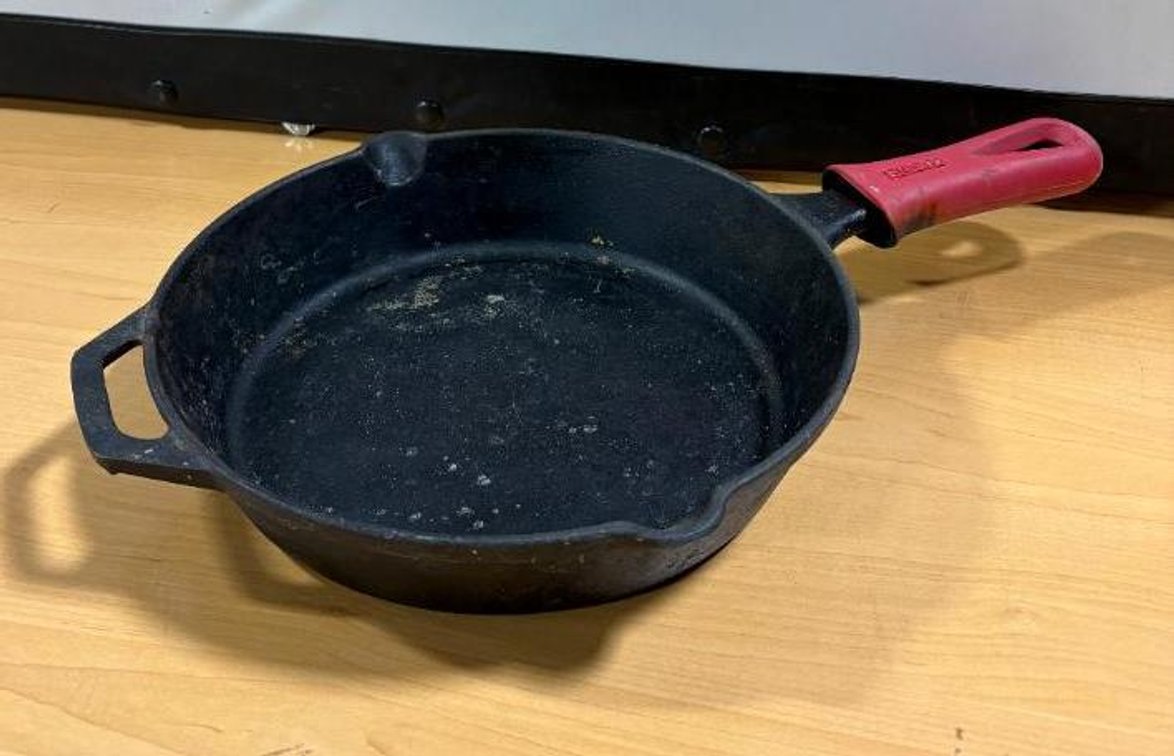 Cuisinel Cast Iron 10in Skillet Pan