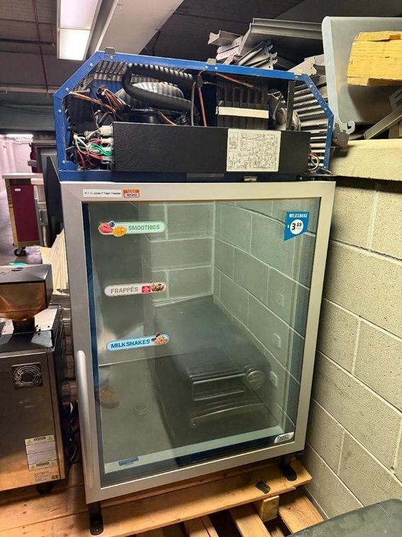 Minus Forty Model: 11-CSGF-X1-FRV3 - Mfg: 06/07/2016 One Section Glass Door Display Freezer