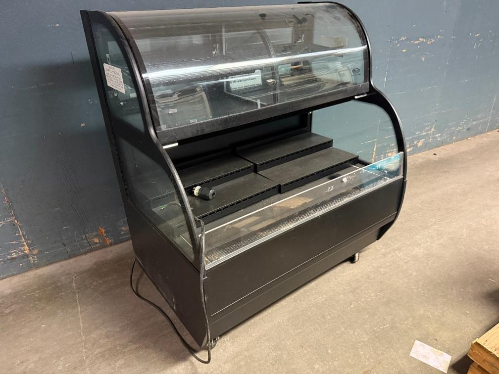 Federal industries Model SSRC5052 Curved Front Glass Grab 'n Go Refrigerated Display Case, Mobile Base