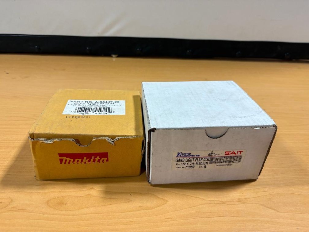 Makita Fash Cut Wheels 25 Qty and SAIT Sand Light Flap Discs 4-1/2in x 7/8in Qty 6