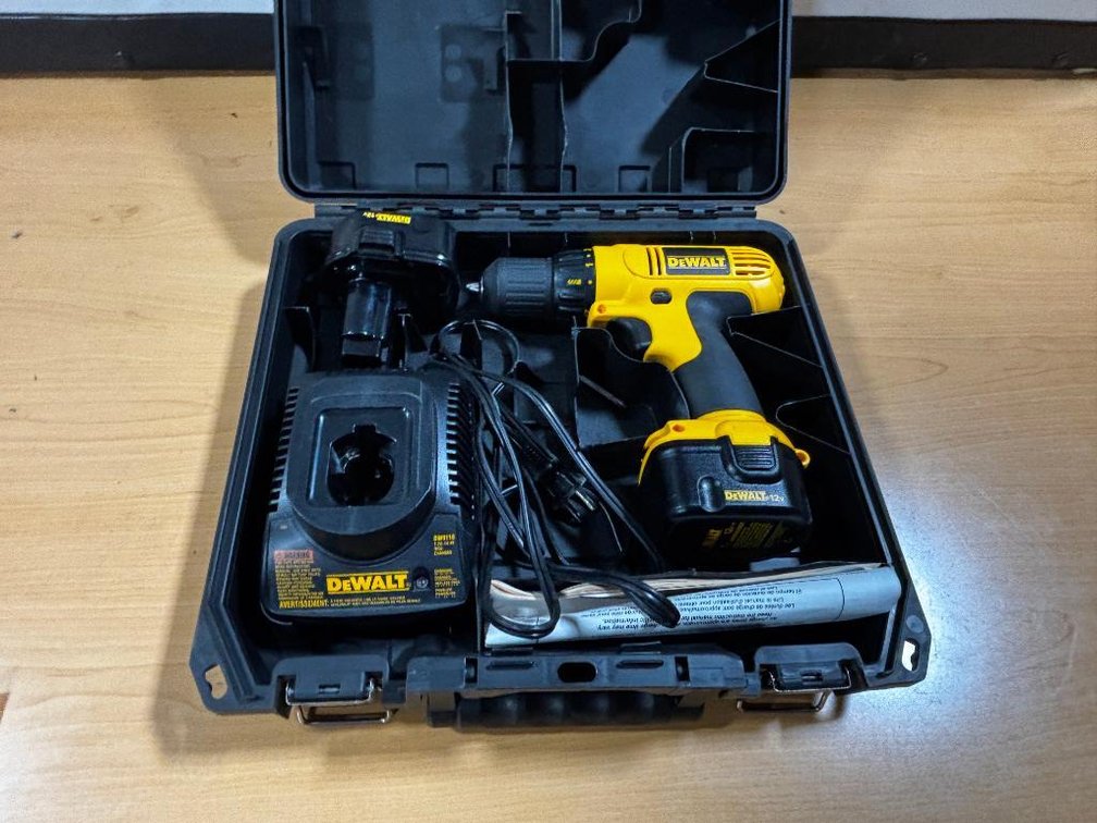 DeWalt Cordless 12v Drill, Battery & Charger