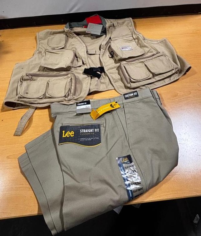 New Men's Clothing, Lee Flat Front Chino Pants 38-32 & Redington Tan Vest Blackfoot River Fishing Vest, Fly Fishing 2XL