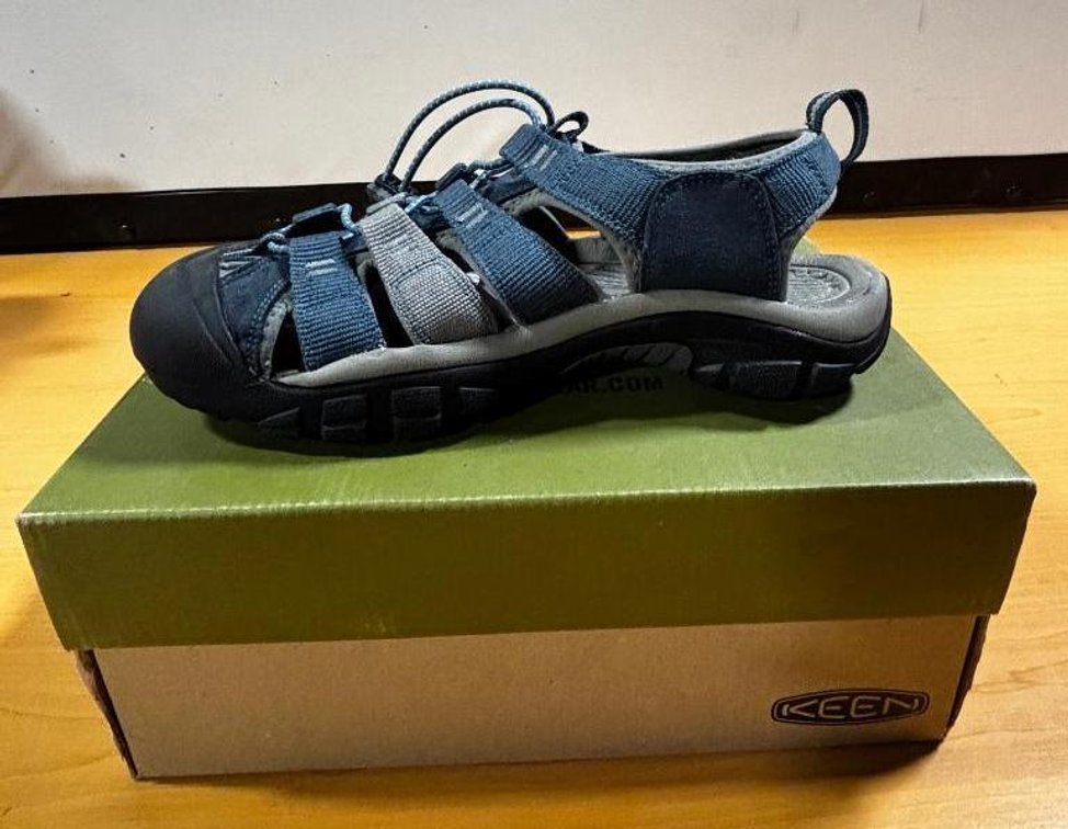 New, Keen Size 7.5 Sandals