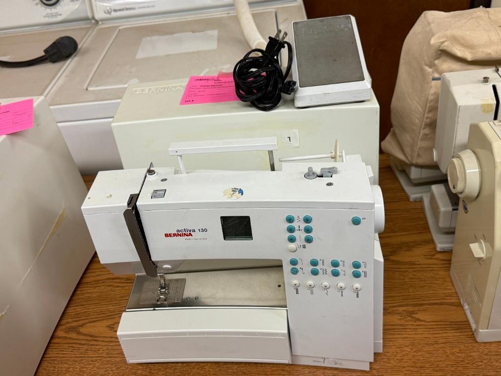 Bernina Activa 130 Sewing Machine w/ Hard Cover