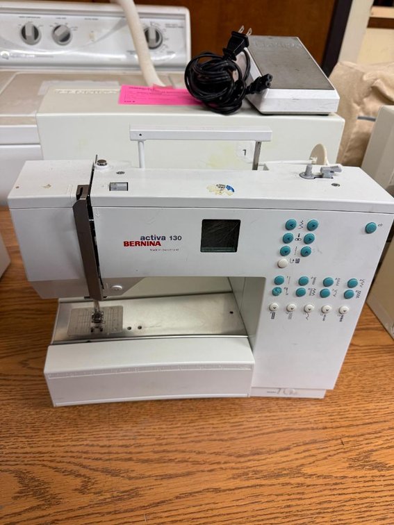 Bernina Activa 130 Sewing Machine w/ Hard Cover