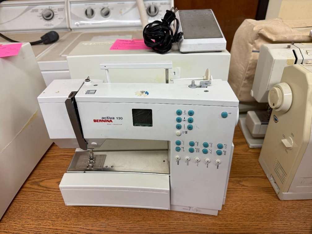 Bernina Activa 130 Sewing Machine w/ Hard Cover