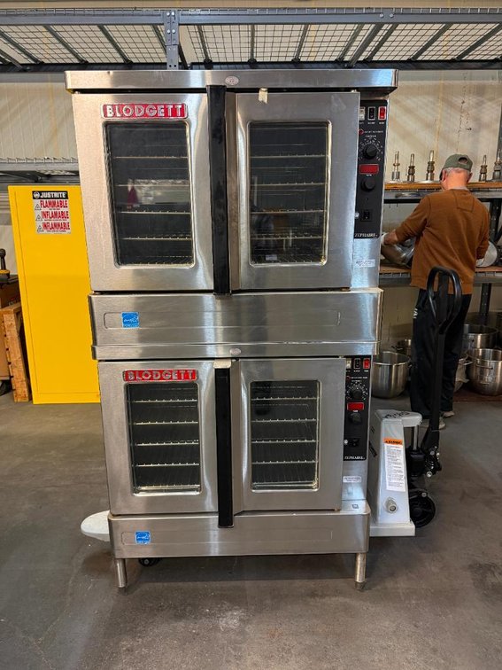 Blodgett Zephaire-200-E Electric Double-Stack Convection Oven, Fixed Base, Very Clean