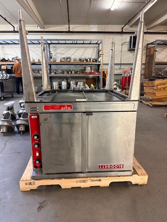 Blodgett Mark V-111 w Cook, 1-Speed w/ Solid State Thermostat, Electric  Convection Oven on Stand