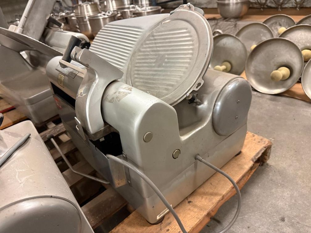 Hobart Model 1712-R Heavy-Duty Automatic Commercial Meat Slicer, 12in