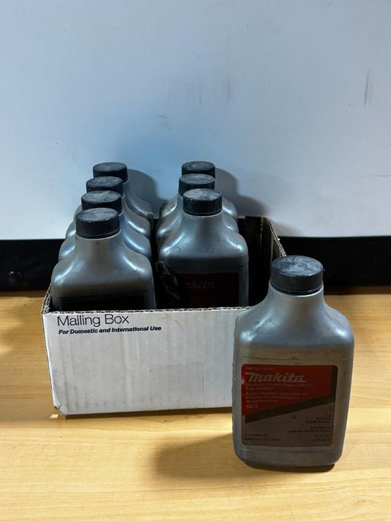 Lot of 8, Makita Synthetic 2-Cycle Engine Oil w/ Fuel Stabilizer, 50:1, 6.4 Fluid Ozs, 2-1/2 Gallon Mix
