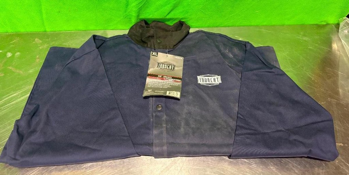 New, Ironcat 30in Irontek Welding Jacket, Size XL
