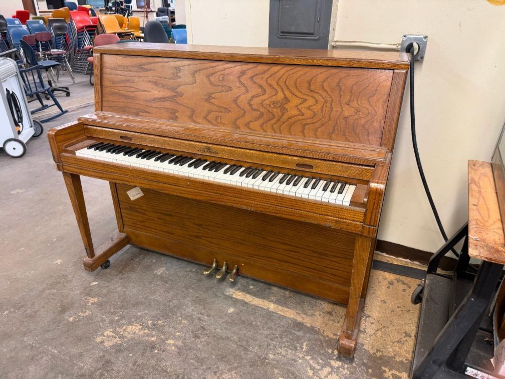 Wurlitzer Studio Console Piano Model: 2924