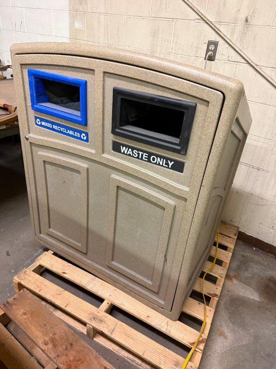 Busch Systems Park Grade Recycle and Waste Station