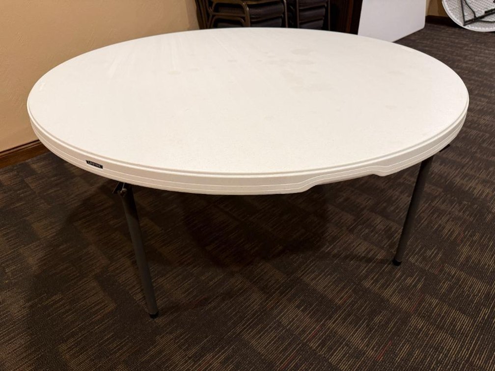 Lifetime 5ft Round Folding Banquet Table