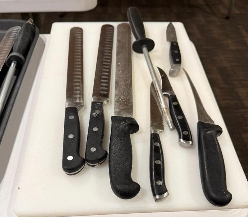 Cutting Board w/ Kitchen Knives