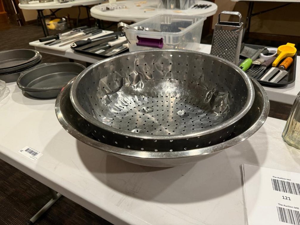 Large Stainless Steel Mixing Bowl and Colander Bowl