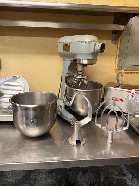 Hobart Model A-200 - 20 Quart Stand Mixer w/ 2 Bowls, Dough Hook, Flat Beater & Whisk