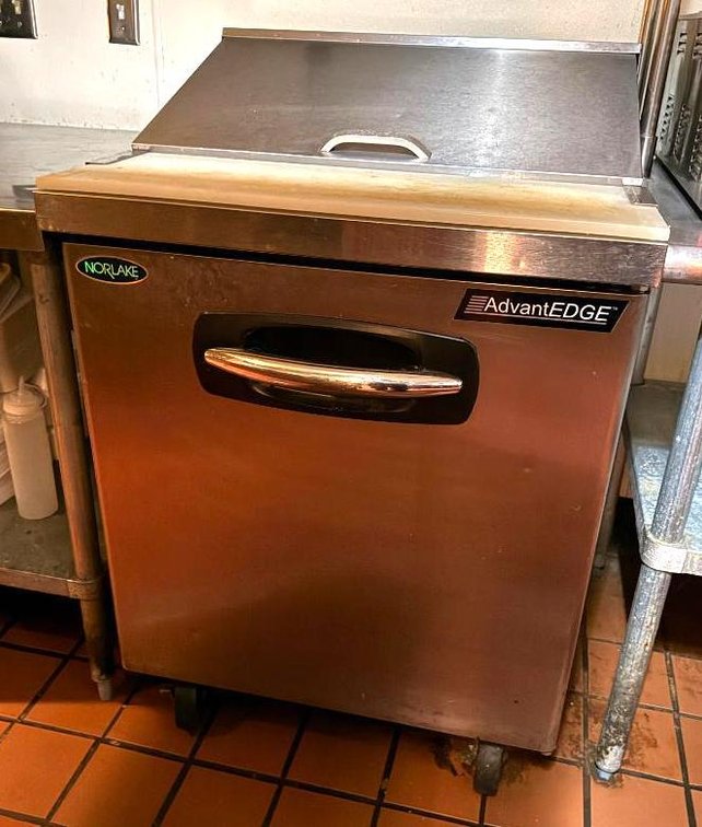 Norlake AdvantEDGE Single-Section Model SP27-8 Refrigerated Sandwich-Salad Prep Table