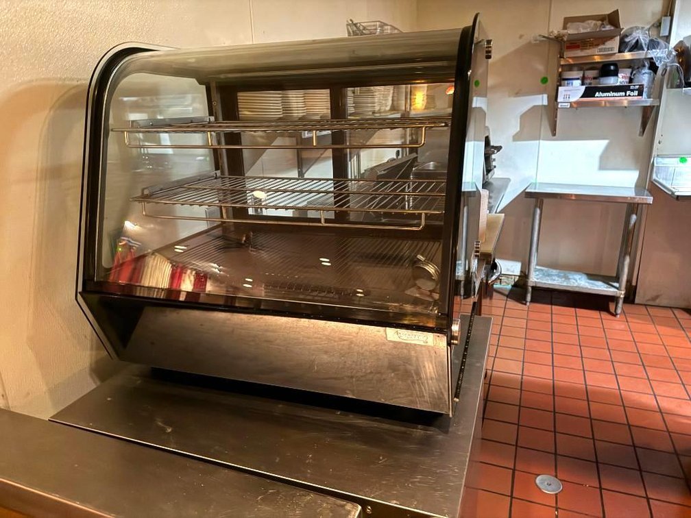 Avantco Model: 360BCC28HCB Commercial Refrigerated Countertop Bakery Display Case