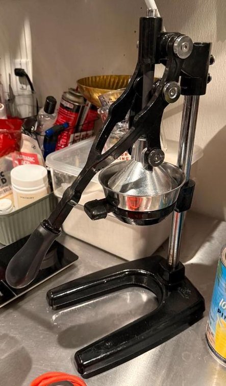 Heavy-Duty Manual Citrus and Fruit Press / Juicer