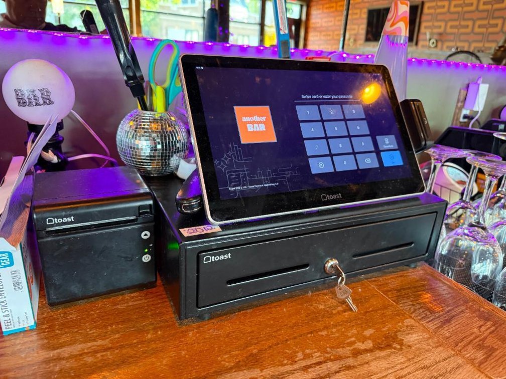 TOAST POS System, Main Monitor w/ Cash Drawer, 2 Handhelds, Credit Card Swipe, 2 Printers, CPU